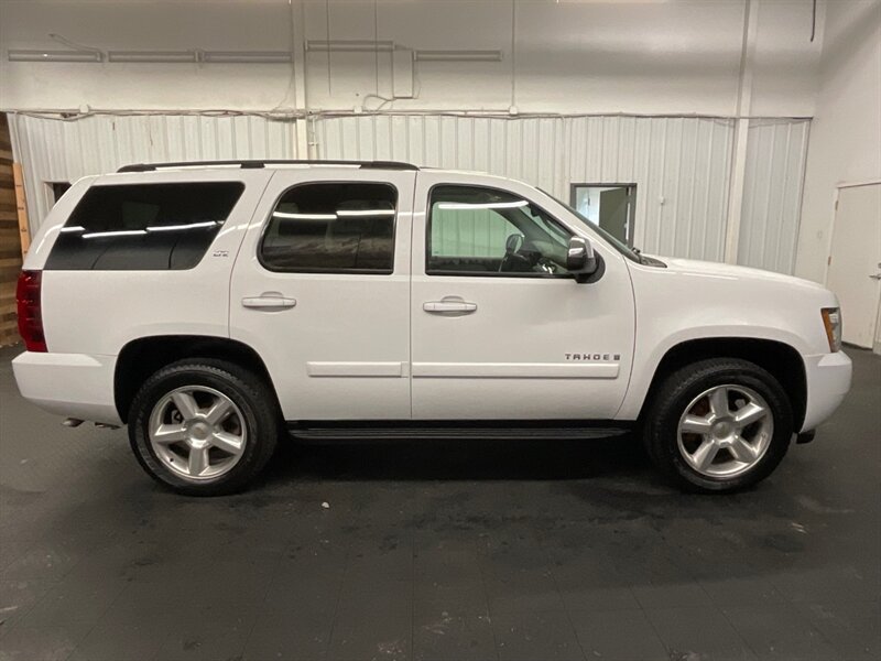 2007 Chevrolet Tahoe LTZ Sport Utility 4X4 / Leather / DVD / Navigation  Backup Camera / Sunroof / 3RD ROW SEAT / SHARP & CLEAN !! - Photo 4 - Gladstone, OR 97027