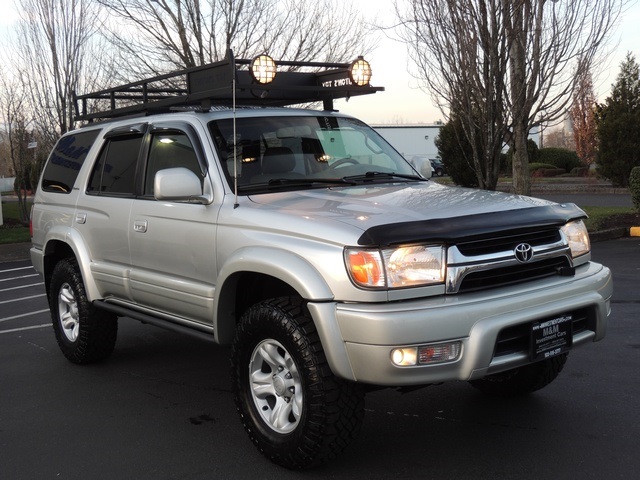 2001 Toyota 4Runner Limited / 4X4 / Leather / Heated seats / LIFTED   - Photo 2 - Portland, OR 97217