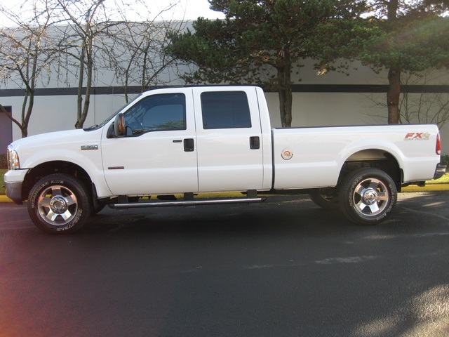 2005 Ford F-350 Crew Cab / Lariat/ Moonroof/ Leather / DIESEL/4WD   - Photo 2 - Portland, OR 97217
