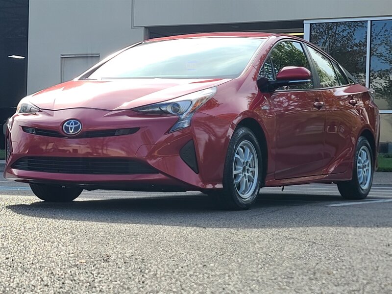 2017 Toyota Prius Two Hatchback Hybrid 1.8L / Backup CAM / 1-Owner  / Blind Spot Monitor / Lane Departure / 50+ MPG - Photo 1 - Portland, OR 97217