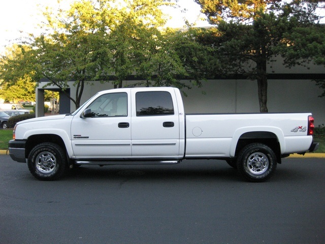 2004 Chevrolet Silverado 2500 4WD/Diesel/Leather/Moonroof/Navigation   - Photo 2 - Portland, OR 97217