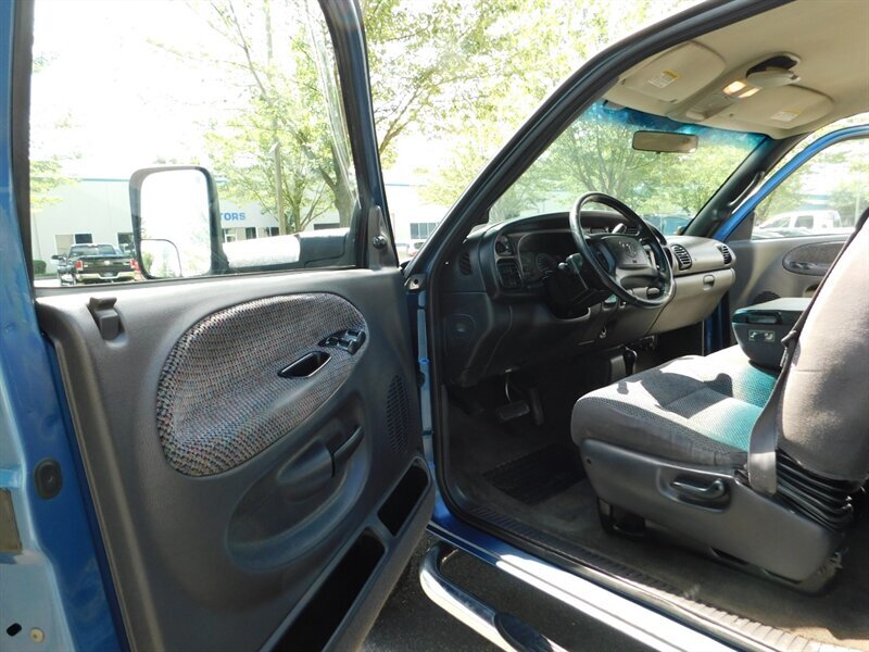 2002 Dodge Ram 2500 Quad Cab 4X4 / 5.9 L CUMMINS TURBO DIESEL   - Photo 13 - Portland, OR 97217