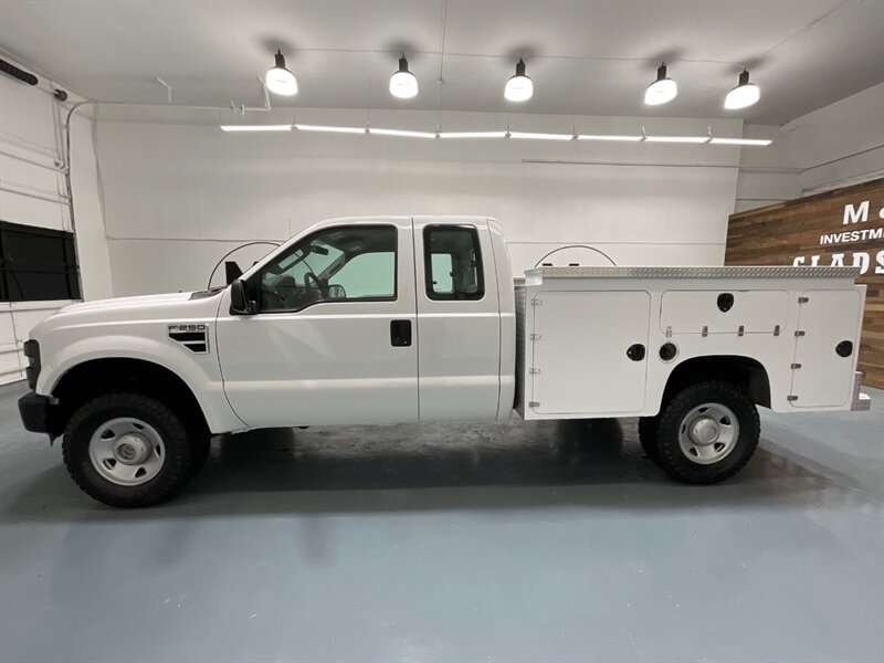2008 Ford F-250 4x4 / Utility Bed / XL / 5.4L V8 / 69K MILES / ZERO RUST / Towing Pkg / Utility Bed - Photo 3 - Gladstone, OR 97027