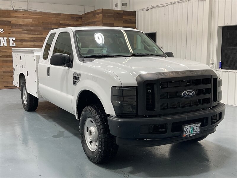 2008 Ford F-250 4x4 / Utility Bed / XL / 5.4L V8 / 69K MILES / ZERO RUST / Towing Pkg / Utility Bed - Photo 2 - Gladstone, OR 97027