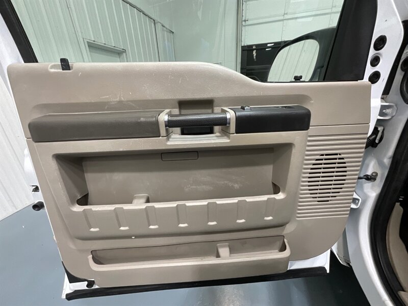 2008 Ford F-250 4x4 / Utility Bed / XL / 5.4L V8 / 69K MILES / ZERO RUST / Towing Pkg / Utility Bed - Photo 34 - Gladstone, OR 97027