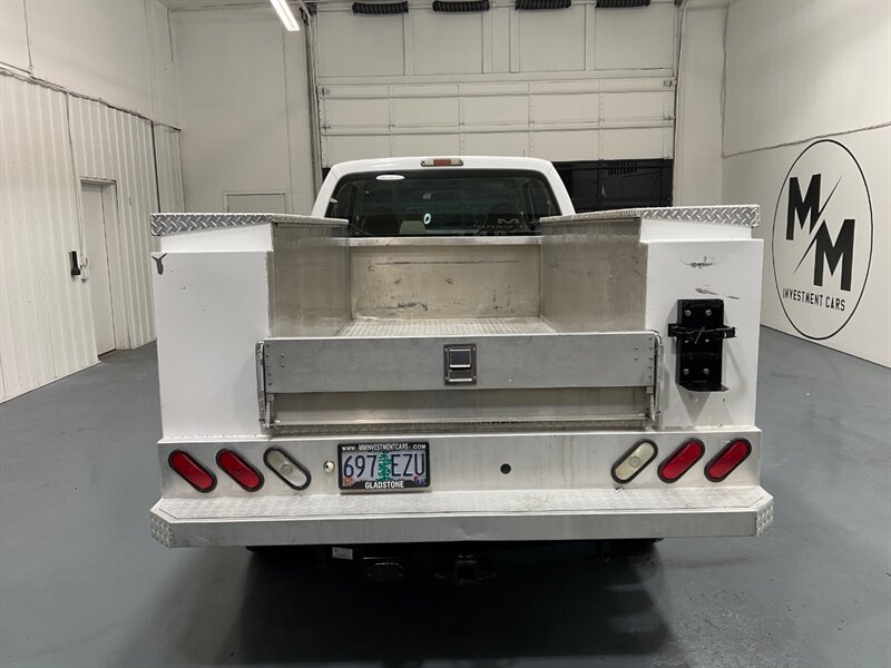 2008 Ford F-250 4x4 / Utility Bed / XL / 5.4L V8 / 69K MILES / ZERO RUST / Towing Pkg / Utility Bed - Photo 6 - Gladstone, OR 97027
