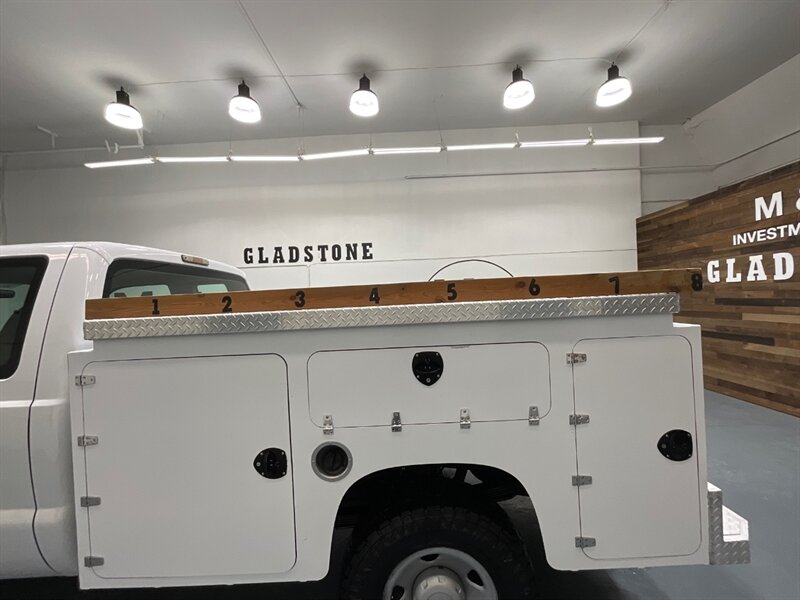 2008 Ford F-250 4x4 / Utility Bed / XL / 5.4L V8 / 69K MILES / ZERO RUST / Towing Pkg / Utility Bed - Photo 10 - Gladstone, OR 97027