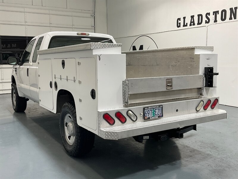 2008 Ford F-250 4x4 / Utility Bed / XL / 5.4L V8 / 69K MILES / ZERO RUST / Towing Pkg / Utility Bed - Photo 8 - Gladstone, OR 97027