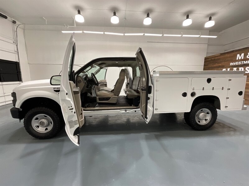 2008 Ford F-250 4x4 / Utility Bed / XL / 5.4L V8 / 69K MILES / ZERO RUST / Towing Pkg / Utility Bed - Photo 14 - Gladstone, OR 97027