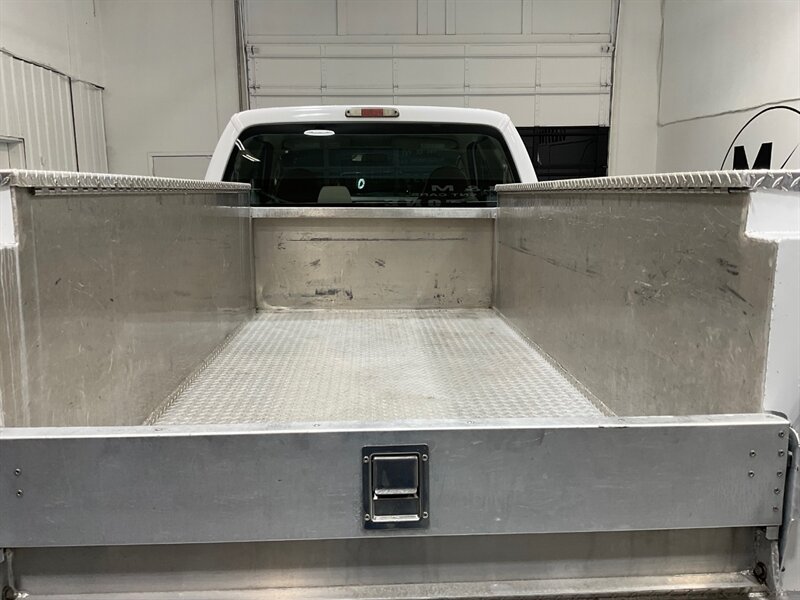 2008 Ford F-250 4x4 / Utility Bed / XL / 5.4L V8 / 69K MILES / ZERO RUST / Towing Pkg / Utility Bed - Photo 7 - Gladstone, OR 97027