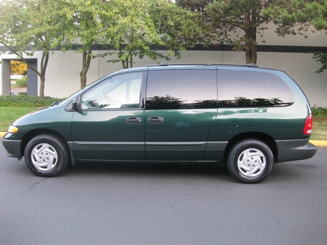 1997 Dodge Grand Caravan SE All Wheel Drive /Minivan/Captain Chairs/Leather   - Photo 2 - Portland, OR 97217