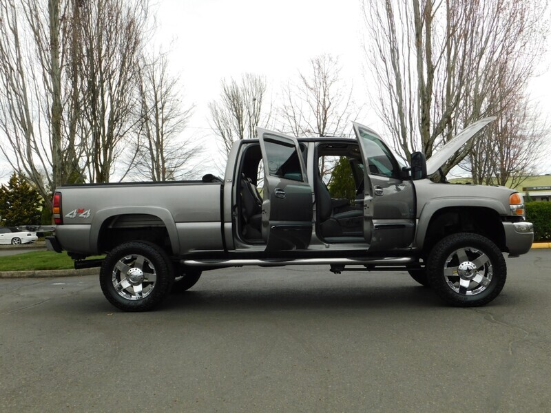 2006 GMC Sierra 2500 SLT 4X4 / 6.6L DURAMAX DIESEL / LBZ MOTOR / LIFTED   - Photo 36 - Portland, OR 97217