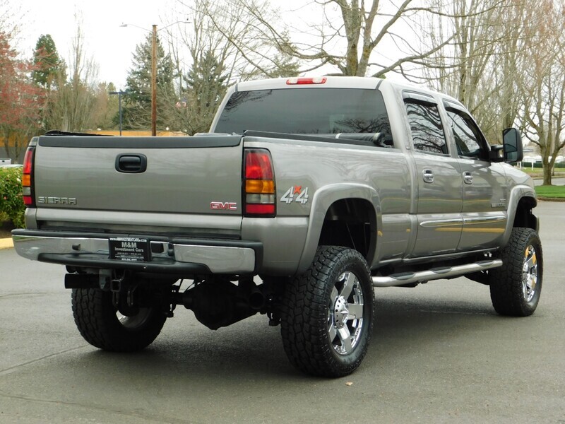 2006 GMC Sierra 2500 SLT 4X4 / 6.6L DURAMAX DIESEL / LBZ MOTOR / LIFTED   - Photo 8 - Portland, OR 97217