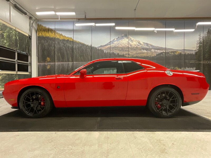 2009 Dodge Challenger SRT8 Coupe / 6.1L HEMI V8 / 6-SPEED / 63K MILES  / LOCAL CAR / HEATED SEATS / SUNROOF - Photo 3 - Gladstone, OR 97027