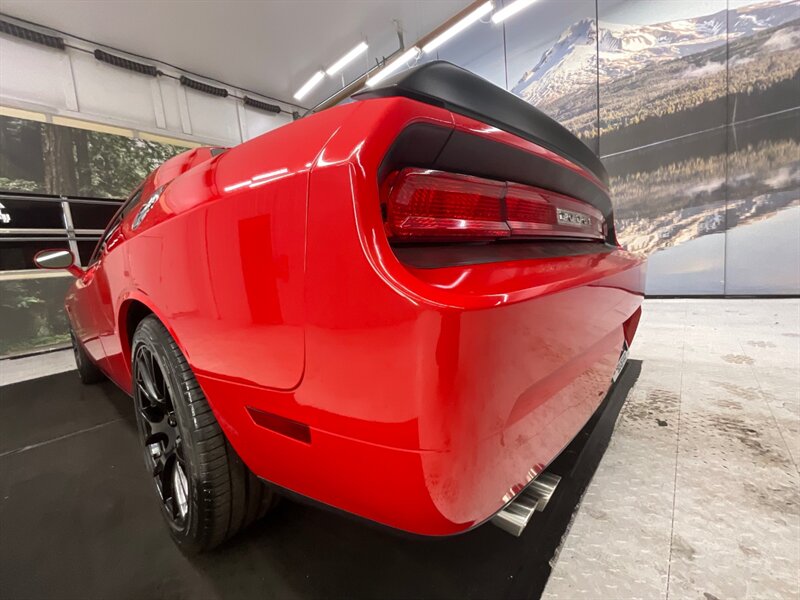 2009 Dodge Challenger SRT8 Coupe / 6.1L HEMI V8 / 6-SPEED / 63K MILES  / LOCAL CAR / HEATED SEATS / SUNROOF - Photo 26 - Gladstone, OR 97027