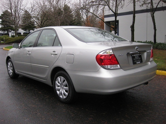 2005 Toyota Camry LE Sedan 4-cyl / Automatic / Excellent Condition   - Photo 4 - Portland, OR 97217