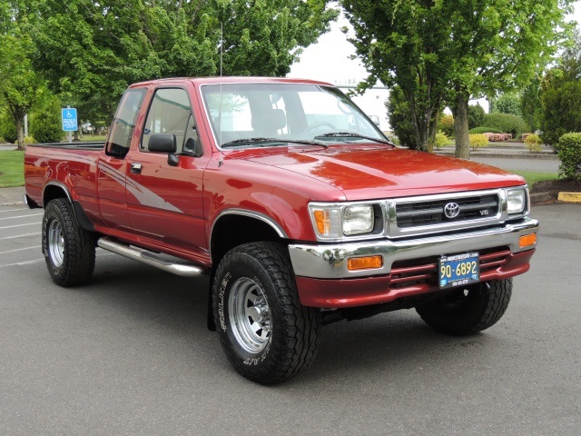 1993 Toyota Pickup Deluxe V6 / 5-Speed Manual / 4X4   - Photo 2 - Portland, OR 97217