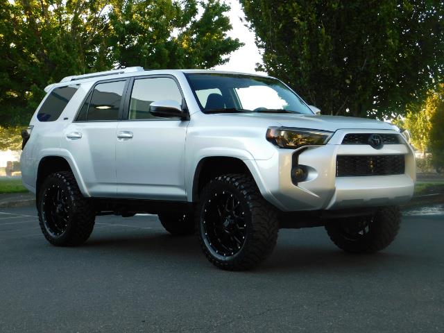 2016 Toyota 4Runner SR5 / 4WD / THIRD SEAT / LIFTED LIFTED   - Photo 2 - Portland, OR 97217