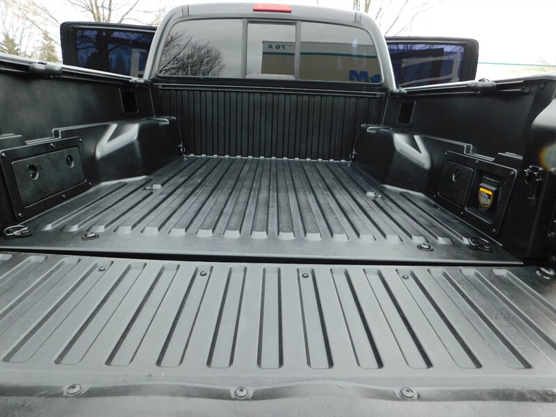 2006 Toyota Tacoma V6 4X4 / 6 SPEED /  TRD / LOW MILES / LIFTED   - Photo 26 - Portland, OR 97217