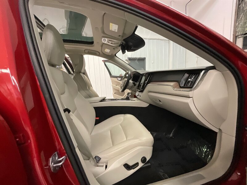 2021 Volvo XC60 T6 Momentum AWD / 4Cyl Turbo Supercharged  / Premium & Climate Pkg / BLIS / Panoramic Sunroof - Photo 13 - Gladstone, OR 97027