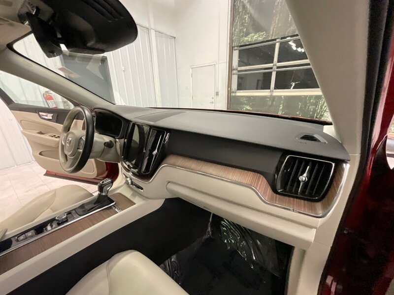 2021 Volvo XC60 T6 Momentum AWD / 4Cyl Turbo Supercharged  / Premium & Climate Pkg / BLIS / Panoramic Sunroof - Photo 14 - Gladstone, OR 97027