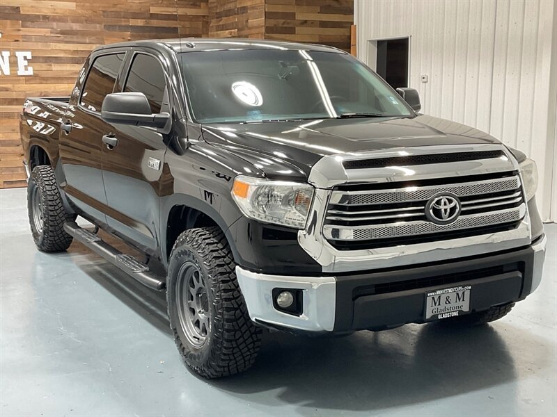 2015 Toyota Tundra SR5 Crew Max 2WD / 5.7L V8 / NEW WHEELS & TIRES  / ZERO RUST / NAVIGATION & BACKUP CAMERA