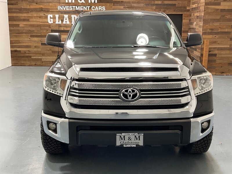 2015 Toyota Tundra SR5 Crew Max 2WD / 5.7L V8 / NEW WHEELS & TIRES  / ZERO RUST / NAVIGATION & BACKUP CAMERA - Photo 3 - Gladstone, OR 97027