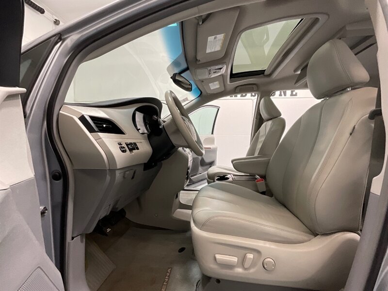 2013 Toyota Sienna Limited 7-Passenger AWD / DVD / Leather / Sunroof  / ALL WHEEL DRIVE - Photo 39 - Gladstone, OR 97027