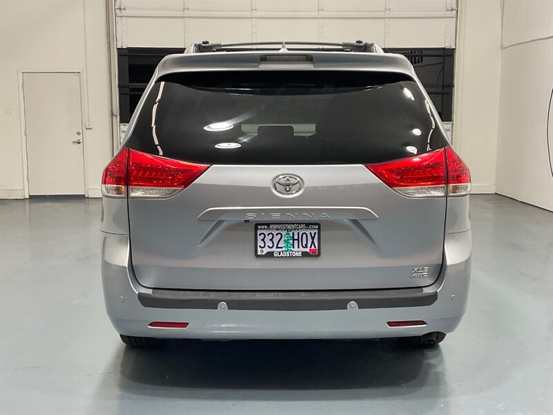 2013 Toyota Sienna Limited 7-Passenger AWD / DVD / Leather / Sunroof  / ALL WHEEL DRIVE - Photo 6 - Gladstone, OR 97027