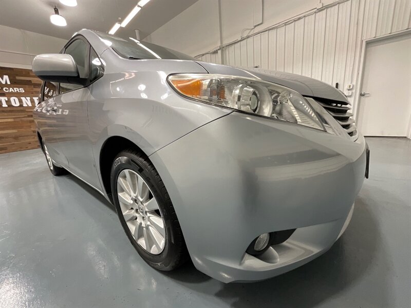 2013 Toyota Sienna Limited 7-Passenger AWD / DVD / Leather / Sunroof  / ALL WHEEL DRIVE - Photo 59 - Gladstone, OR 97027