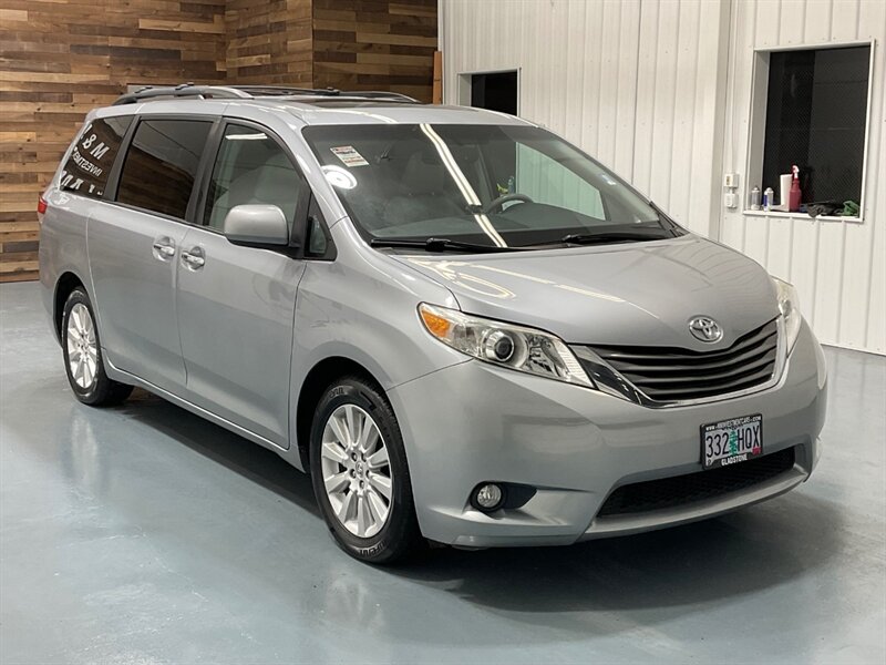 2013 Toyota Sienna Limited 7-Passenger AWD / DVD / Leather / Sunroof  / ALL WHEEL DRIVE - Photo 2 - Gladstone, OR 97027