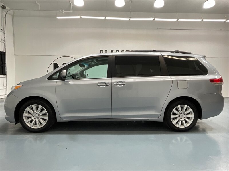2013 Toyota Sienna Limited 7-Passenger AWD / DVD / Leather / Sunroof  / ALL WHEEL DRIVE - Photo 3 - Gladstone, OR 97027
