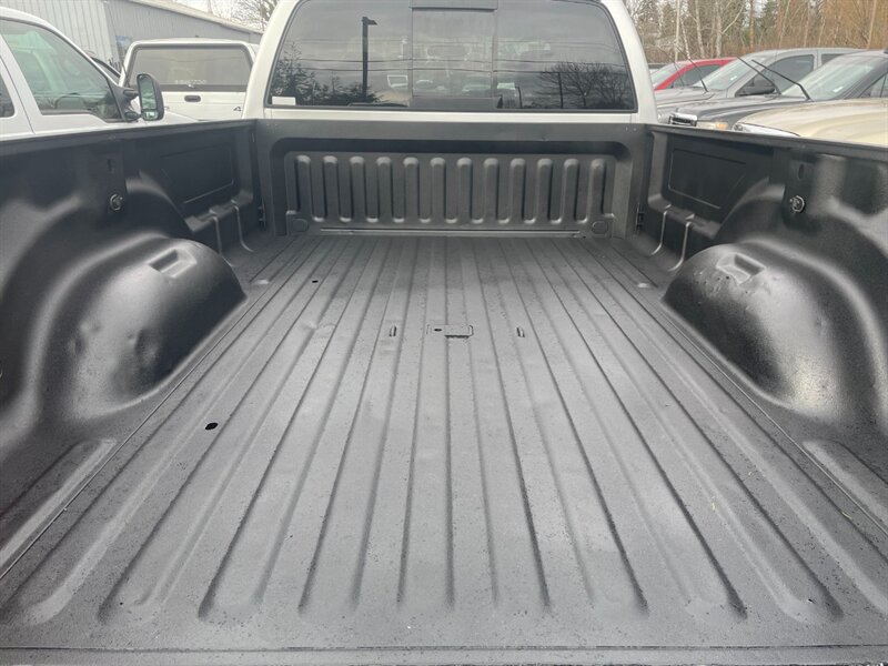 2005 Dodge Ram 3500 Laramie 4X4 / 5.9L DIESEL / DUALLY / 6-SPEED  / Leather & Heated Seats / LONG BED / NEW TIRES / 112,000 MILES - Photo 28 - Gladstone, OR 97027