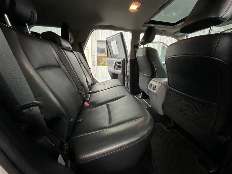 2011 Toyota 4Runner SR5 Premium 4X4 / Leather Heated Seats / Sunroof   - Photo 16 - Gladstone, OR 97027