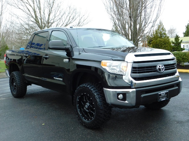 2015 Toyota Tundra SR5 Crewmax / Backup Cam / 1-OWNER / LIFTED LIFTED   - Photo 2 - Portland, OR 97217