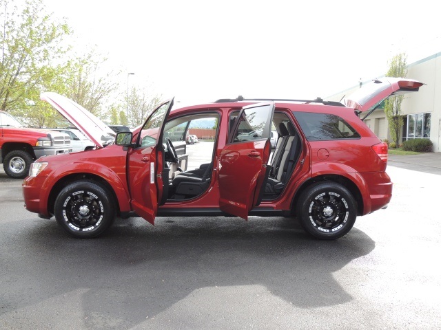 2009 Dodge Journey SXT AWD / Rear DVD / Back-Up Camera/ LOW 52k Miles   - Photo 10 - Portland, OR 97217