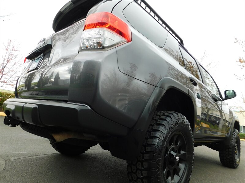 2010 Toyota 4Runner Trail Edition 4X4 / 1-OWNER /CRAWL CONTROL LIFTED   - Photo 12 - Portland, OR 97217