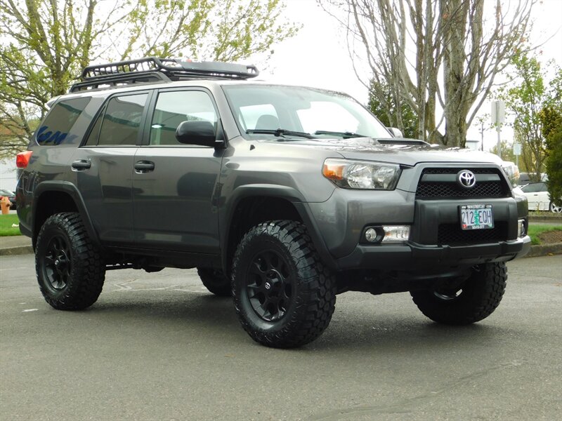 2010 Toyota 4Runner Trail Edition 4X4 / 1-OWNER /CRAWL CONTROL LIFTED   - Photo 2 - Portland, OR 97217