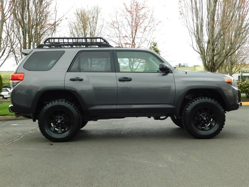 2010 Toyota 4Runner Trail Edition 4X4 / 1-OWNER /CRAWL CONTROL LIFTED   - Photo 4 - Portland, OR 97217