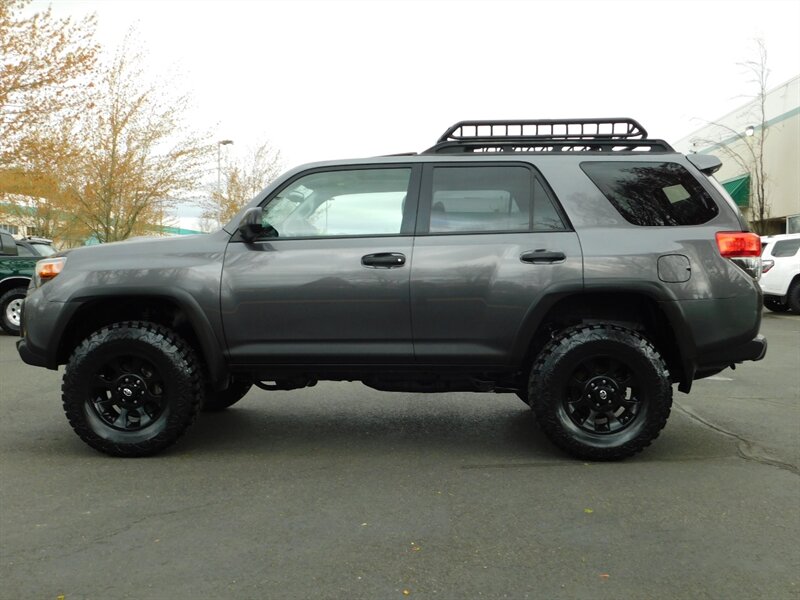 2010 Toyota 4Runner Trail Edition 4X4 / 1-OWNER /CRAWL CONTROL LIFTED   - Photo 3 - Portland, OR 97217