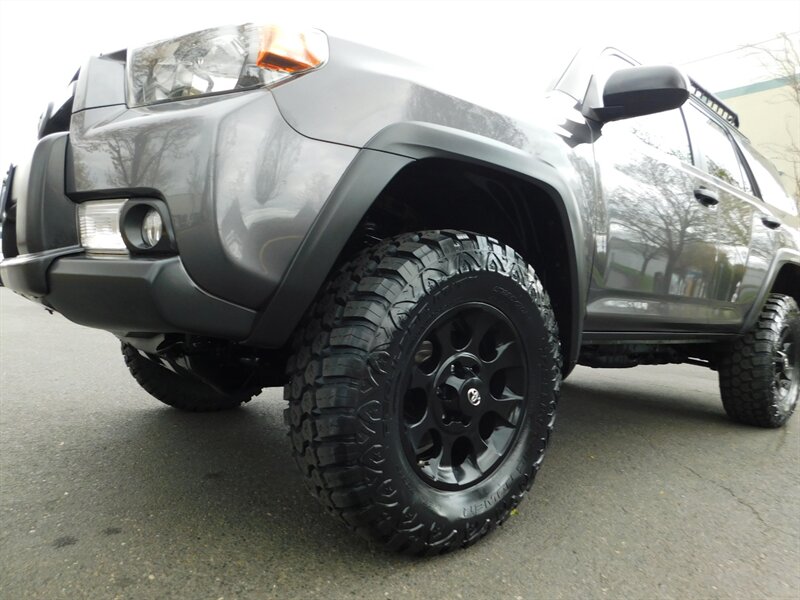 2010 Toyota 4Runner Trail Edition 4X4 / 1-OWNER /CRAWL CONTROL LIFTED   - Photo 9 - Portland, OR 97217