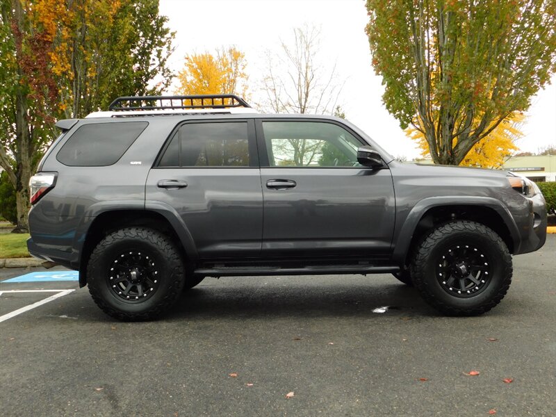 2018 Toyota 4Runner SR5 4X4 / 3RD SEAT / Navi / LIFTED LIFTED   - Photo 4 - Portland, OR 97217