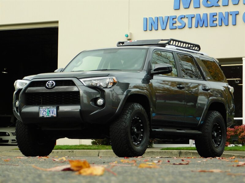 2018 Toyota 4Runner SR5 4X4 / 3RD SEAT / Navi / LIFTED LIFTED   - Photo 1 - Portland, OR 97217