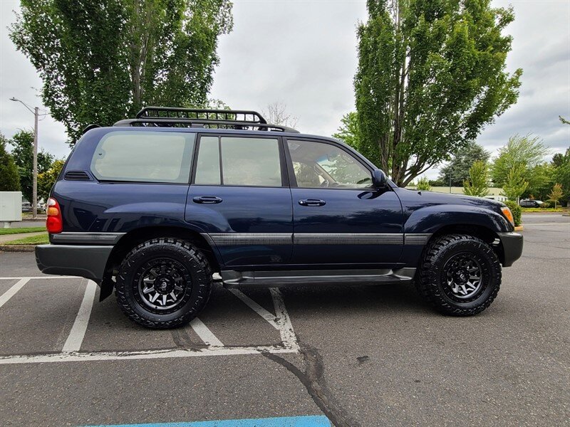 2000 Toyota Land Cruiser 4X4 V8 / 8-PASSENGER / NEW FUEL WHEELS / NEW TIRES  / TIMING BELT + WATER PUMP SERVICE DONE RECENTLY / 1-OWNER - Photo 4 - Portland, OR 97217