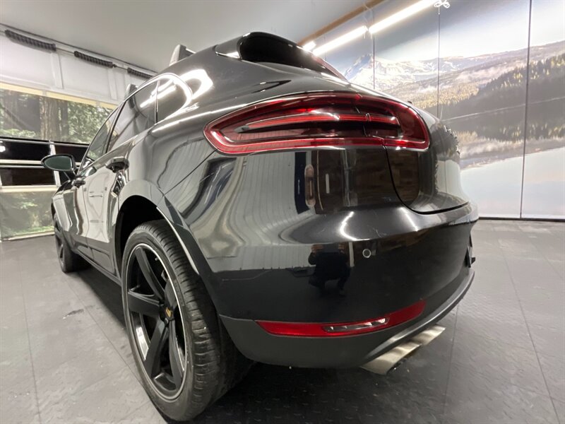 2016 Porsche Macan S Sport Utility AWD / TWIN TURBO/ 56,000 MILES  LOCAL SUV / FULLY LOADED / Pano Sunroof / Sport Chrono Pkg / SHARP & CLEAN !! - Photo 10 - Gladstone, OR 97027
