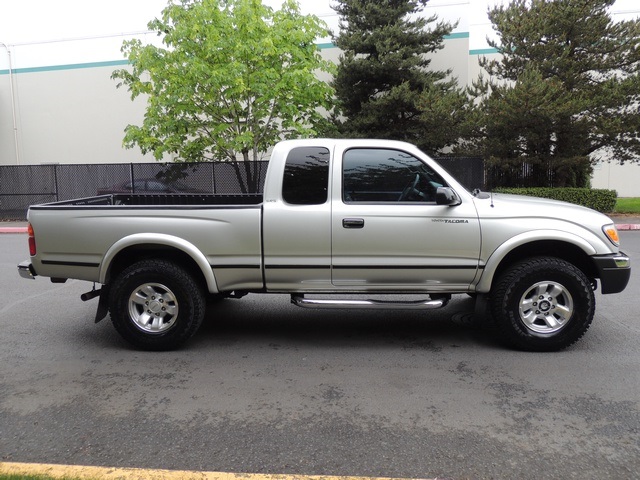 2000 Toyota Tacoma SR5 V6/ 4x4/ Xtra Cab/ 1-OWNER/ 46,450 miles   - Photo 4 - Portland, OR 97217