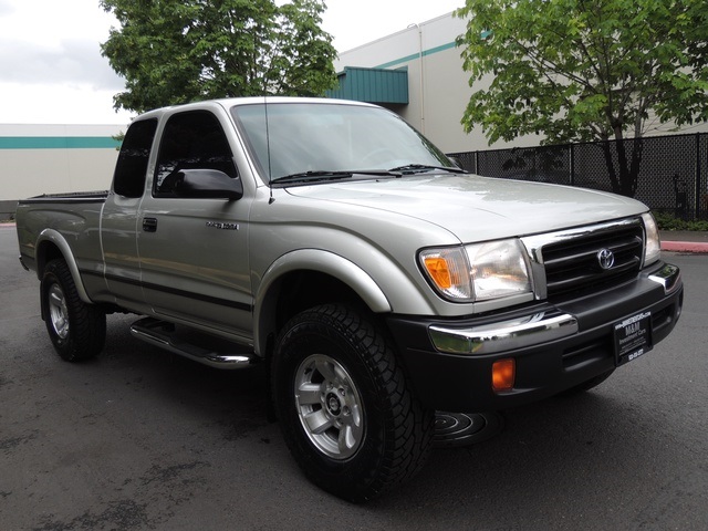 2000 Toyota Tacoma SR5 V6/ 4x4/ Xtra Cab/ 1-OWNER/ 46,450 miles   - Photo 2 - Portland, OR 97217