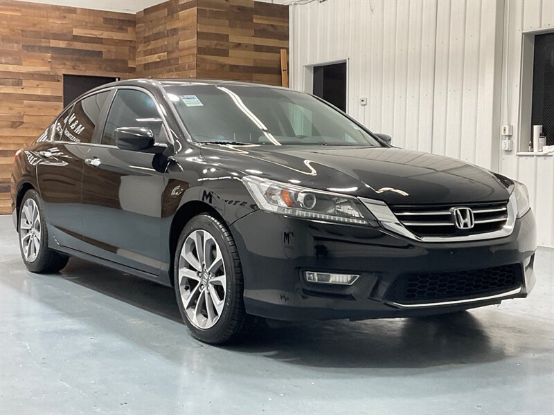 2013 Honda Accord Sport Sedan / 2.4L 4Cyl / 6-SPEED MANUAL/1-OWNER  / Backup Camera