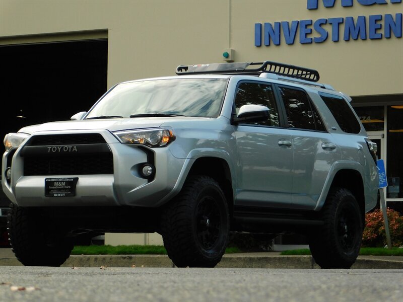 2018 Toyota 4Runner SR5 4X4 Leather Heated Seats / TRD GRILL / LIFTED   - Photo 1 - Portland, OR 97217