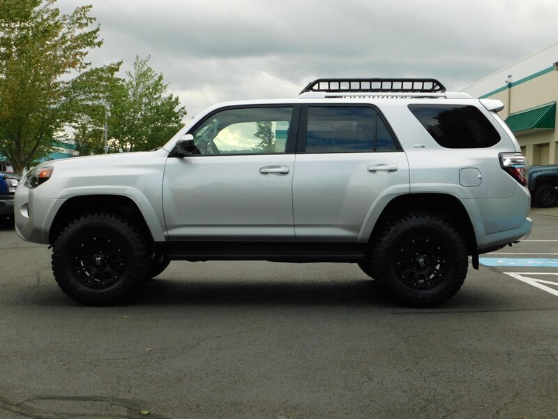 2018 Toyota 4Runner SR5 4X4 Leather Heated Seats / TRD GRILL / LIFTED   - Photo 3 - Portland, OR 97217